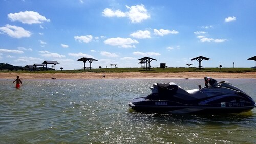 Texas style home 1/2 mile from Belton Lake for 8 Guests  