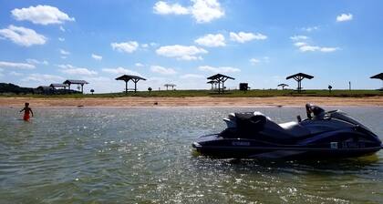 Texas style home 1/2 mile from Belton Lake for 8 Guests