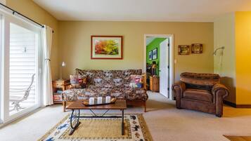 Smart-TV, Kamin, Videospiele, DVD-Player