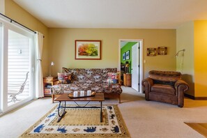 Smart TV, chimenea, videojuegos y reproductor de DVD 