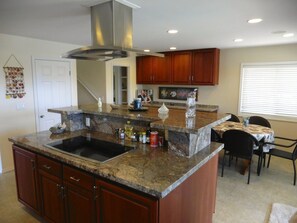 Fridge, microwave, oven, stovetop - Kailua Home Pool & Spa with amazing views (Kailua)