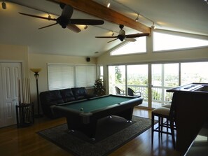 Games room - Kailua Home Pool & Spa with amazing views (Kailua)