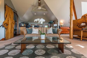 Smart TV, fireplace, books, stereo - A peaceful luxurious retreat with stunning mountain views & nearby skiing! (Moretown)