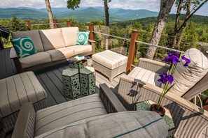 Property grounds - A peaceful luxurious retreat with stunning mountain views & nearby skiing! (Moretown)