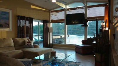 169 PONTOON BOAT AVAILABLE/ RIGHT OVER THE LAKE!