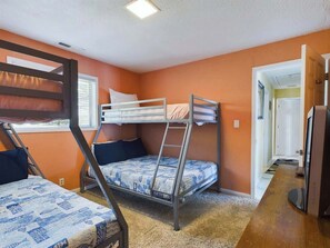 3 bedrooms, memory-foam beds, iron/ironing board, WiFi