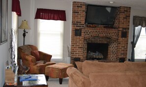 TV connectée, cheminée, jeux vidéo, lecteur de DVD