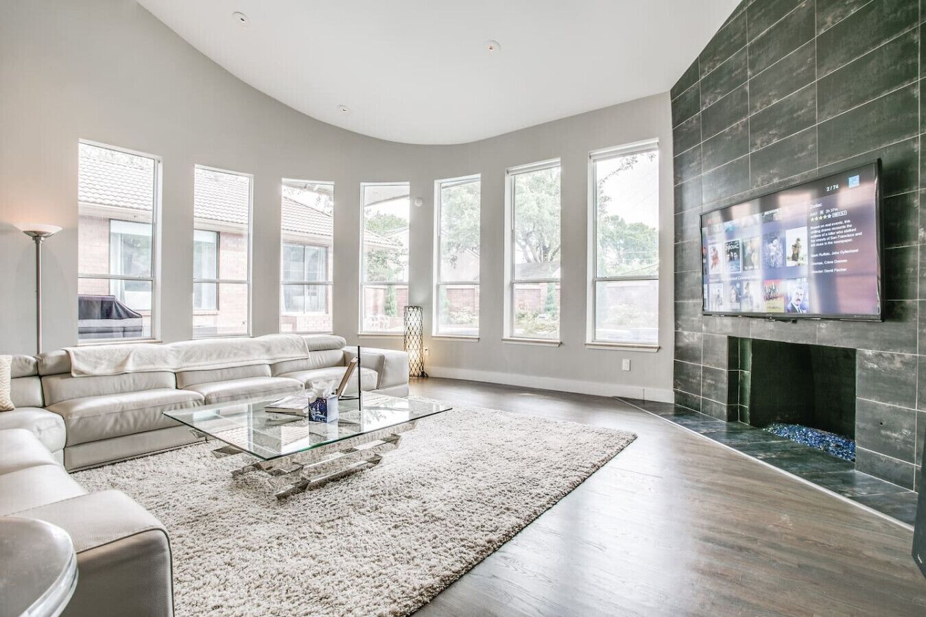 Smart TV, fireplace, video games, table tennis