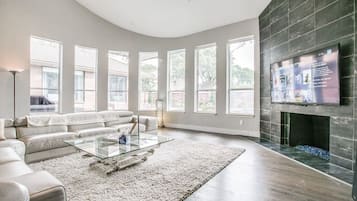 Smart TV, fireplace, video games, table tennis