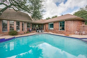 Et oppvarmet basseng