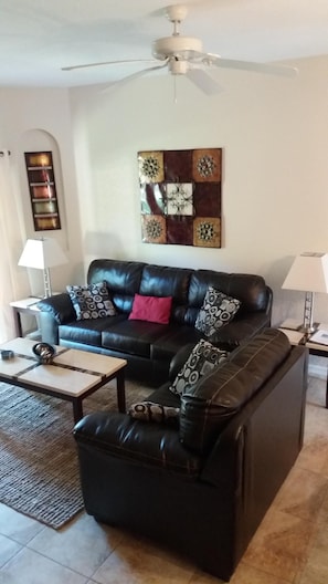 TV, video games - Luxury Town House,3 bedroomed, 3 bathrooms at Regal Palms Resort (Davenport)