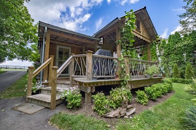 Charming Cottage Conveniently Located In The Heart Of Horse And Bourbon Country