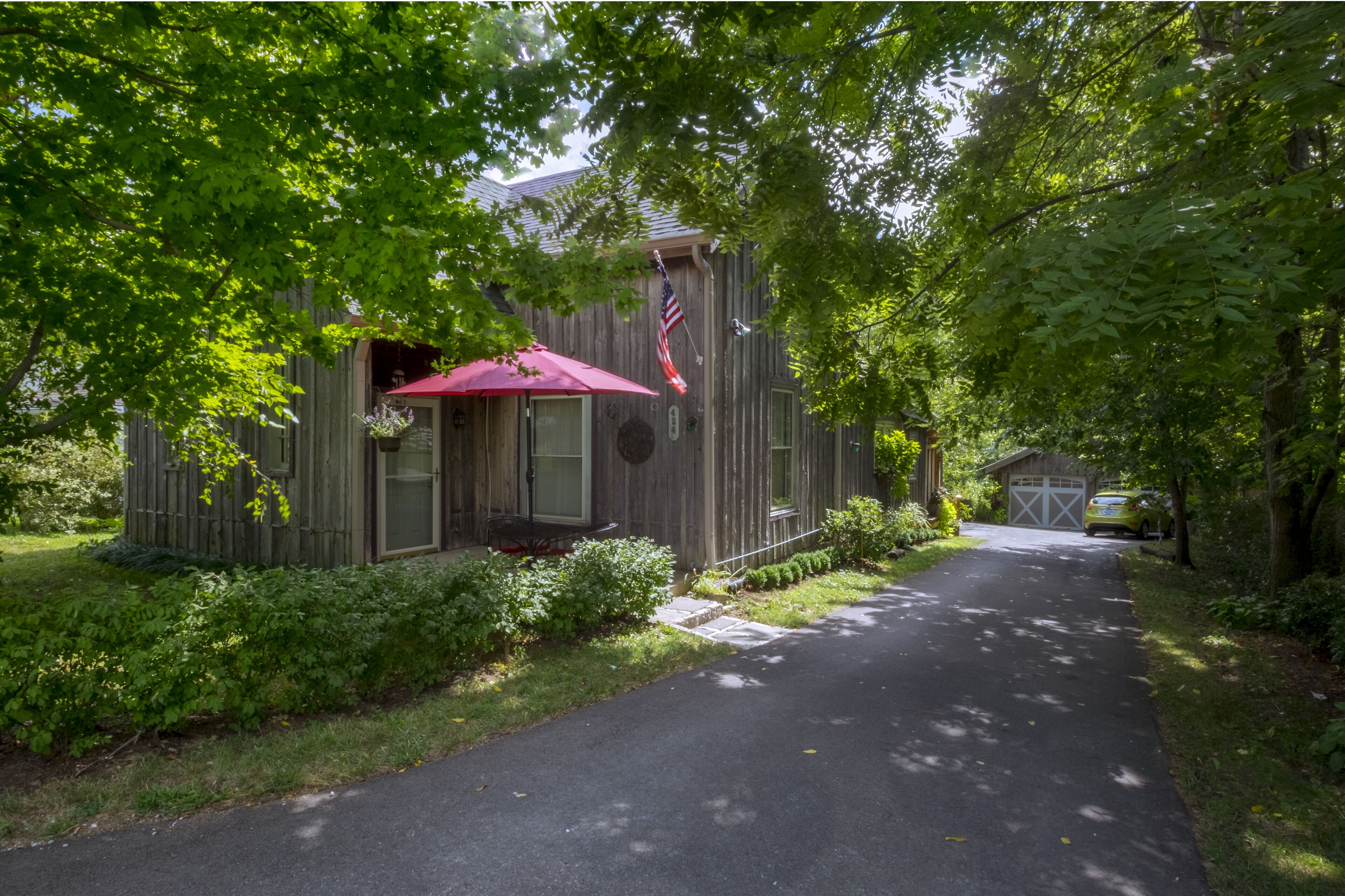 Charming Cottage Conveniently Located In The Heart Of Horse And Bourbon Country