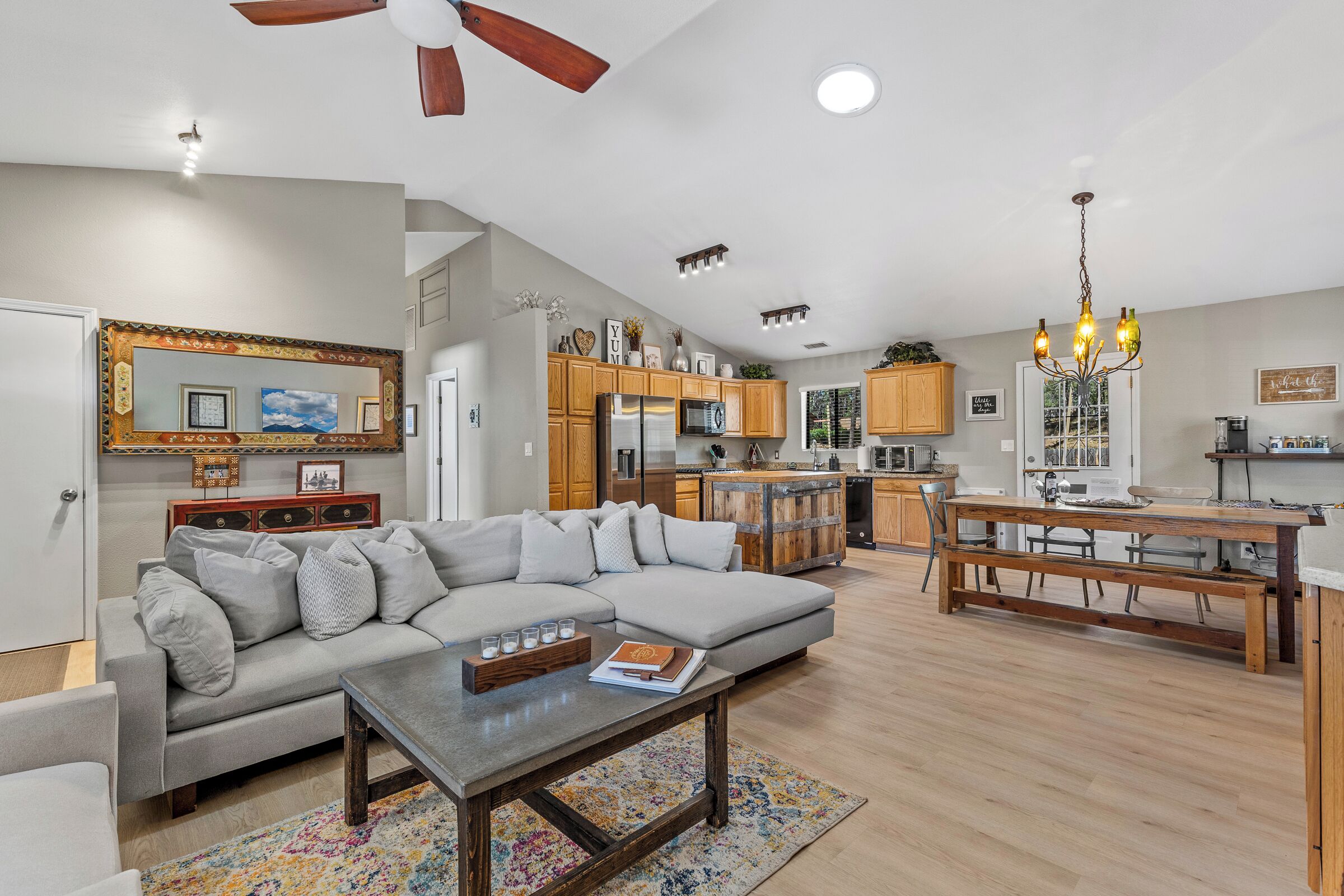 Smart TV, fireplace, books, stereo