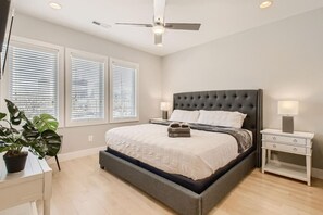 3 bedrooms, desk, iron/ironing board, WiFi - 2 - Skyline VIEWS - The Music City Collection (Nashville)
