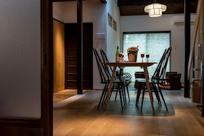 Private Vacation Home, Dog Friendly, Non Smoking | In-room dining