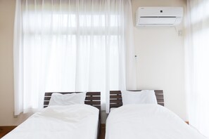 3 bedrooms, iron/ironing board, free WiFi, bed sheets - South Window Onna-son (Onna)