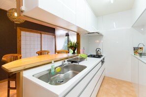 하우스 (Apartment house) | 전용 간이 주방 | 냉장고, 전자레인지, 쿡탑, 밥솥