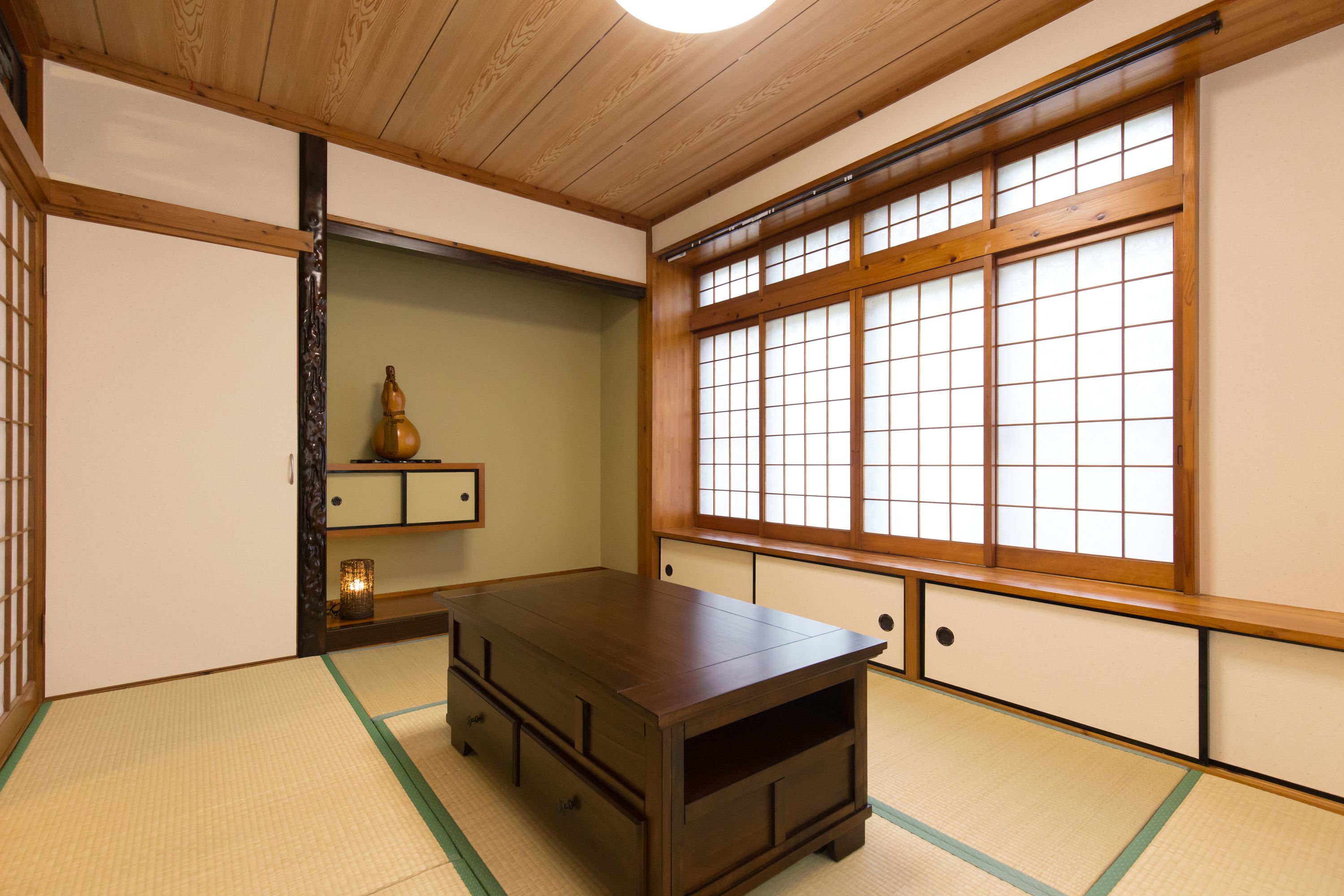 Apartment house | Living room | Flat-screen TV, Netflix