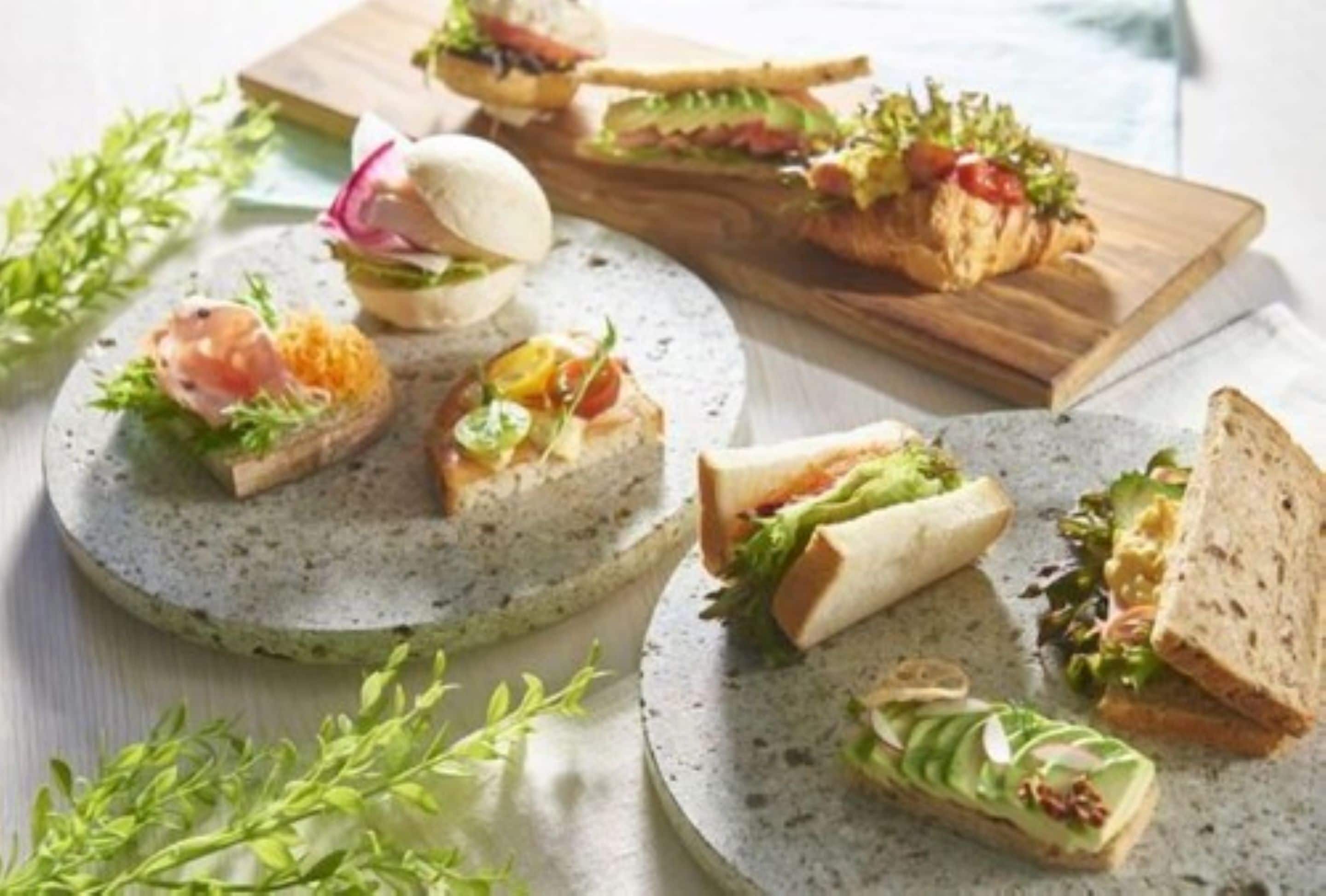 daily buffet breakfast (jpy 3500 per person)