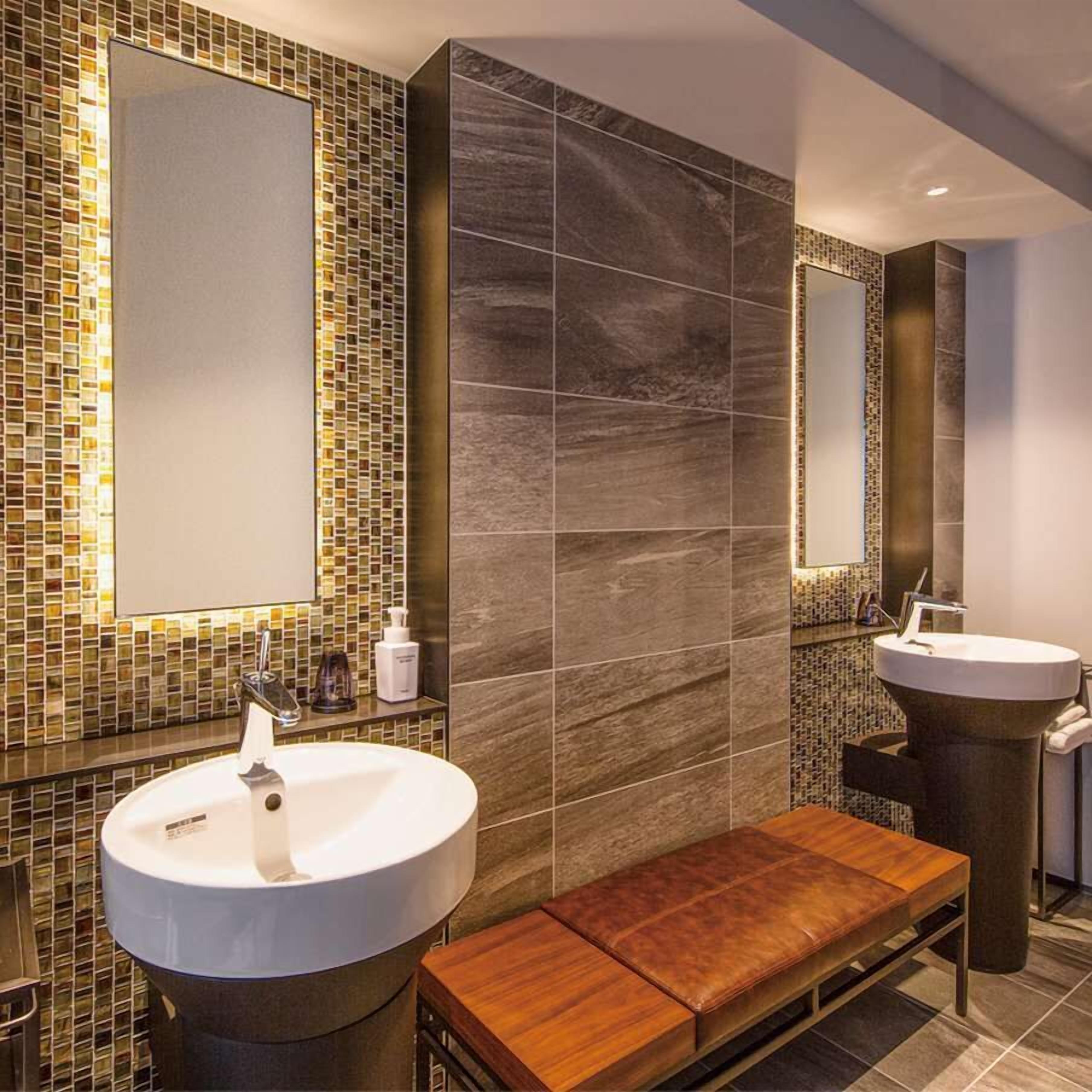 shower, free toiletries, hair dryer, slippers