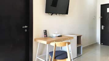 Grand Room, 1 King Bed | Minibar, free WiFi, bed sheets