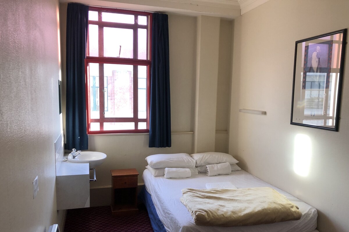 Double Room, Shared Bathroom | In-room safe