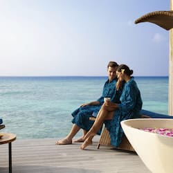 Couples treatment rooms, hot tub, body treatments, aromatherapy