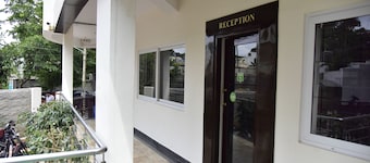 4 Seasons Suites