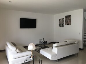 Casa familiar, varias camas, para no fumadores | Sala de estar | Smart TV 