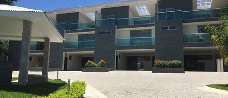 المنشأة من الخارج