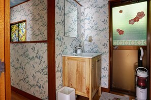 Family House, 3 Bedrooms, Non Smoking, Ocean View | Bathroom amenities | Separate bathtub and shower, deep-soaking bathtub, free toiletries - Japan Countryside Atami (Atami)