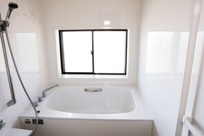 Deep soaking bathtub - Japan Countryside Atami (Atami)