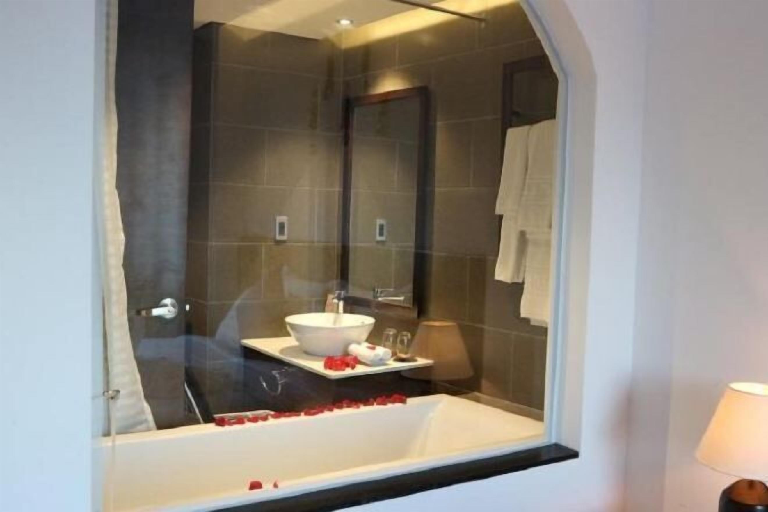 Phòng tắm | Đồ dùng nhà tắm miễn phí, máy sấy tóc, áo choàng tắm 