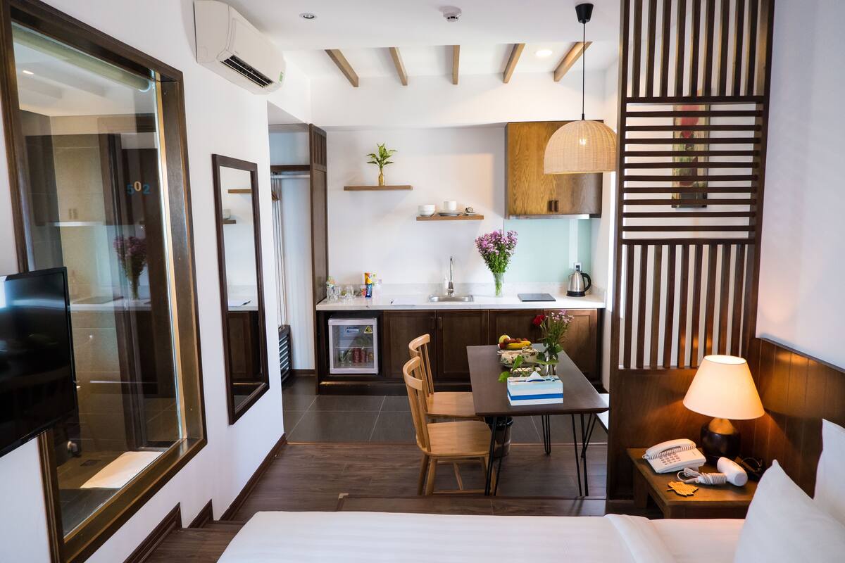 Estudio (Double) | Minibar, caja fuerte, escritorio y cortinas opacas