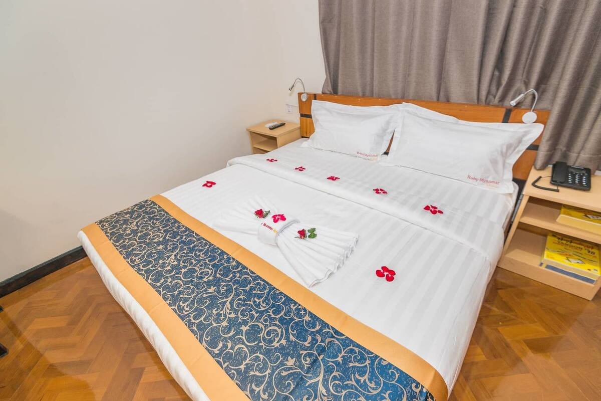 Kamar Superior | 1 kamar tidur, minibar, brankas, dan meja kerja