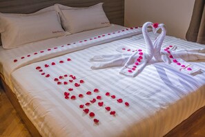 Superior Room | 1 bedroom, minibar, in-room safe, desk - Ruby Myanmar Hotel (Mandalay)