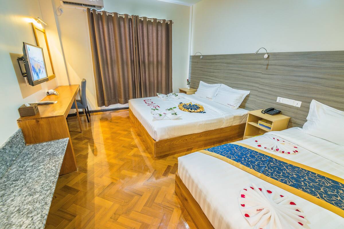 Kamar Keluarga | 1 kamar tidur, minibar, brankas, dan meja kerja