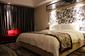 Desk, blackout drapes, free WiFi - Orion International North of Chongqing (Chongqing)