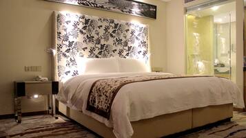 Desk, blackout drapes, free WiFi