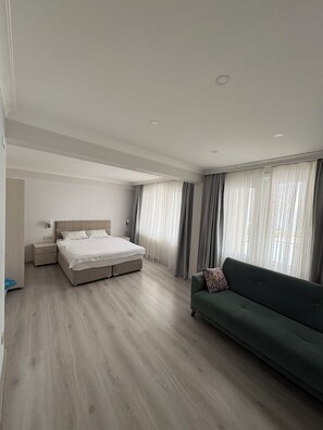 Deluxe Suite, 1 King Bed, Sea View | Premium bedding, minibar, soundproofing, free WiFi - Butik Akvaryum (Adalar)