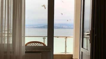 Suite Deluxe, 1 cama King size, vista al mar | 1 habitación, ropa de cama de alta calidad, minibar y insonorización