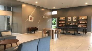 บริเวณนั่งเล่นที่ล็อบบี้