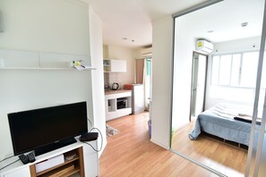 1 Bedroom Condo | 1 phòng ngủ, màn/rèm cản sáng, truy cập Internet không dây miễn phí