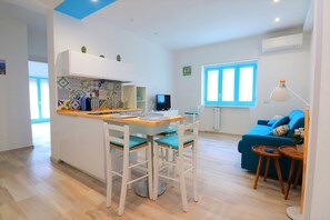 Apartment, 1 Bedroom, Smoking, Balcony | In-room dining