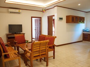 Standard-Apartment | Wohnzimmer | Flachbildfernseher