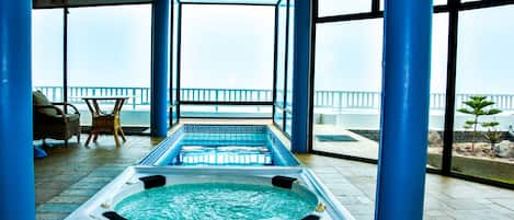 Indoor spa tub