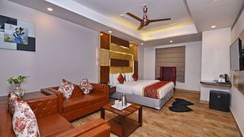 Super Deluxe Studio | Living area | 32-inch plasma TV with satellite channels, TV, fireplace