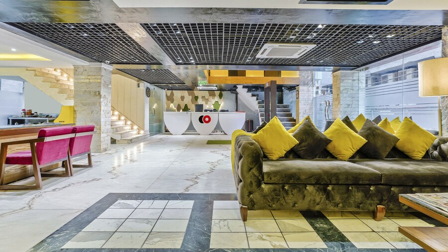 Staybook Hotel Nitya Maharani