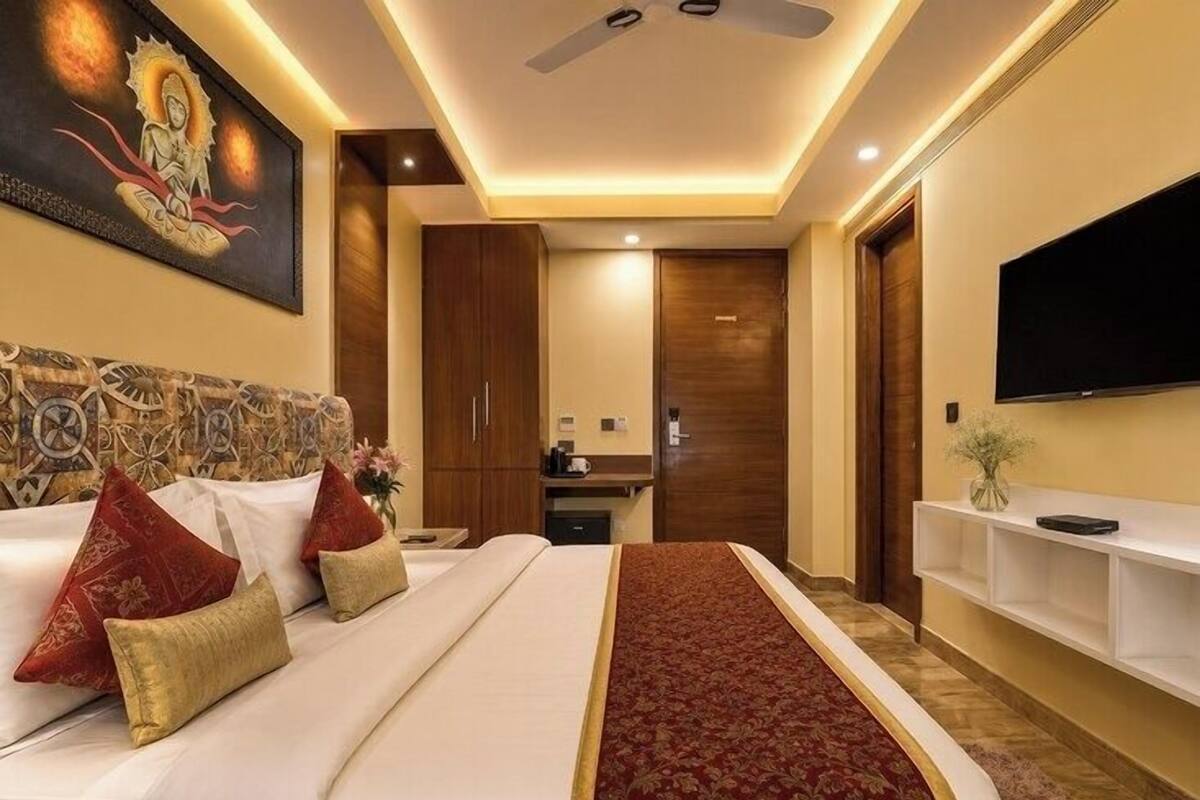 Premium bedding, memory foam beds, minibar, in-room safe